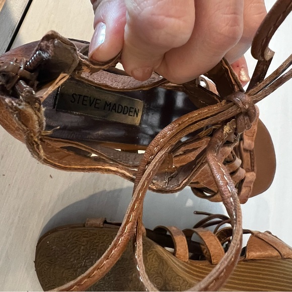 STEVE MADDEN GLADIATOR SANDAL - Picture 5 of 6